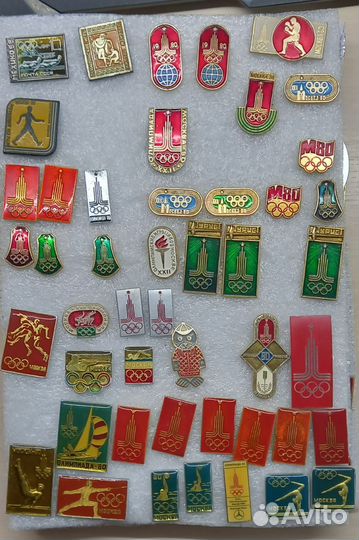 Продам значки на тему 