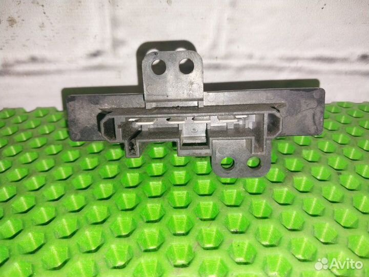 Резистор отопителя Nissan Sunny FB13