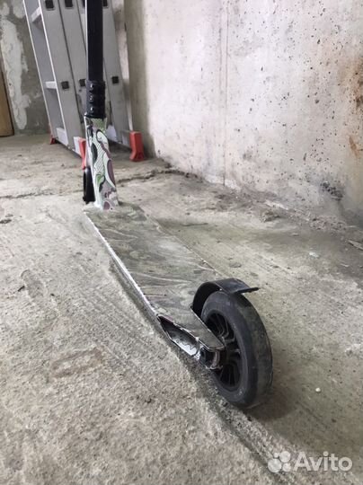 Трюковой самокат Limit