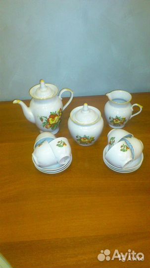 Продам фарфоровый чайный сервиз