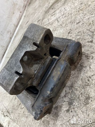 Опора кпп Volkswagen Bora