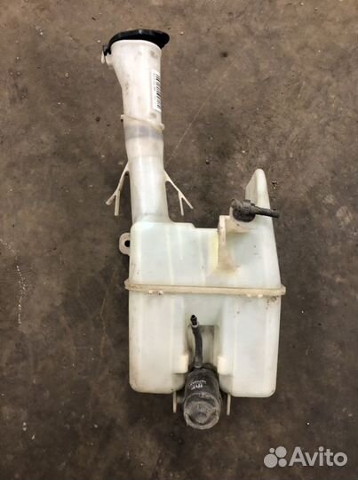 Бачок омывателя Toyota Corolla NZE121