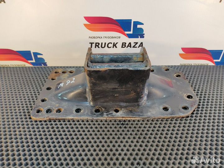 81412055057 Кронштейн траверсы кпп левый