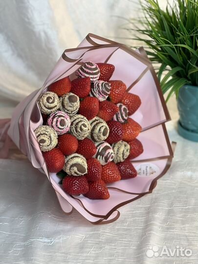 Клубника в шоколаде. Подарок букет
