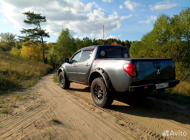 Расширители арок Mitsubishi L200