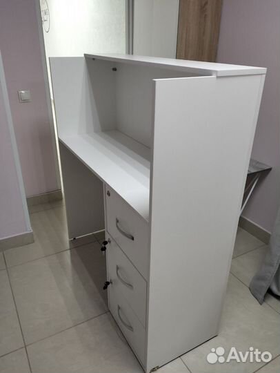 Стойка ресепшен