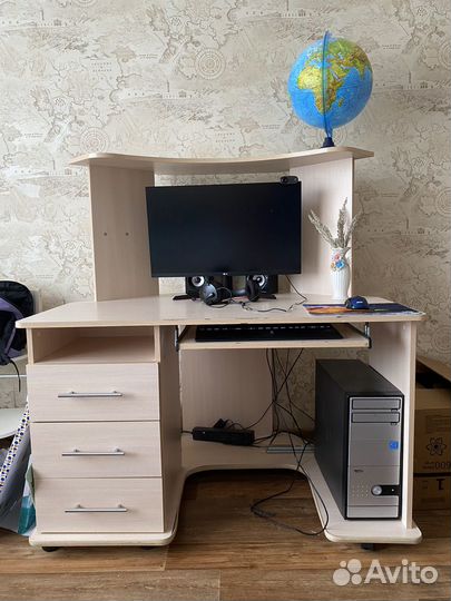 Компьютерный стол