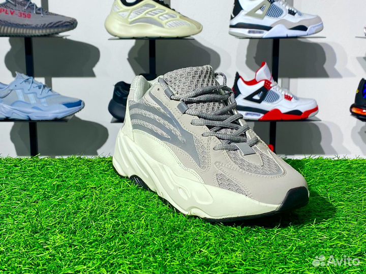 Adidas Yeezy Boost 700 Static Lux VR1