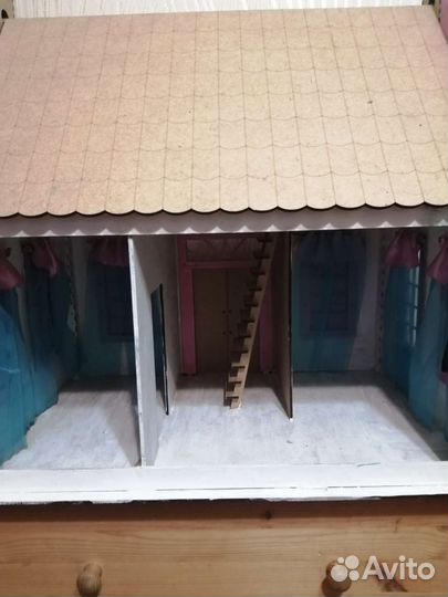 Большой кукольный домик