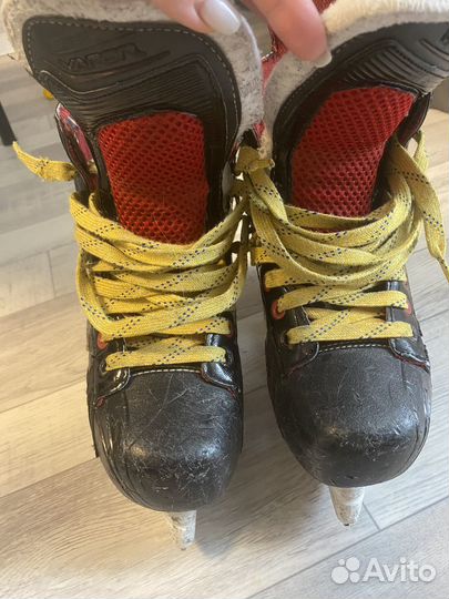 Коньки хоккейные