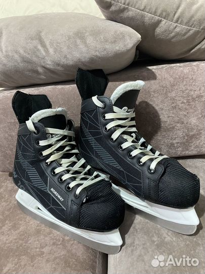 Коньки хоккейные