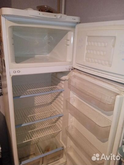 Холодильник на запчасти indesit