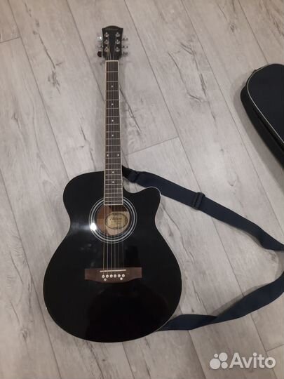 Акустическая гитара