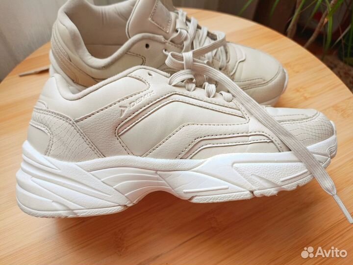 Кроссовки женские 39 размер