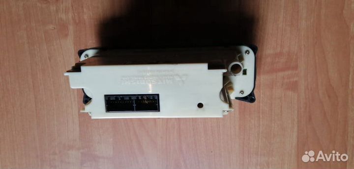 Блок управления климатом Mitsubishi Carisma