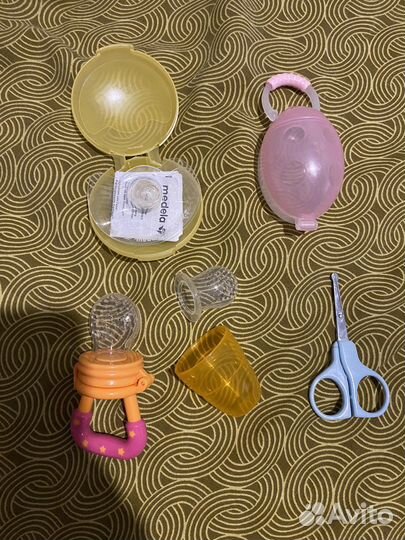 Соска-пустышка, бутылочка, нагрудник