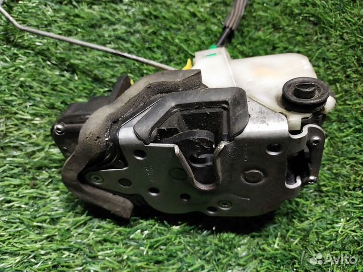Замок двери задний левый Chevrolet Cruze J300