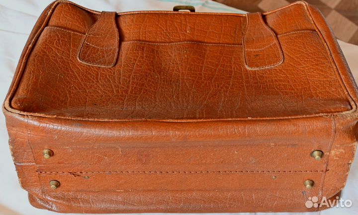 Антикварный чемодан