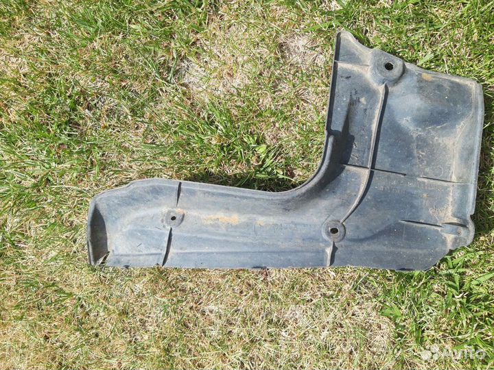 Подкрылок задний левый Toyota crown S170