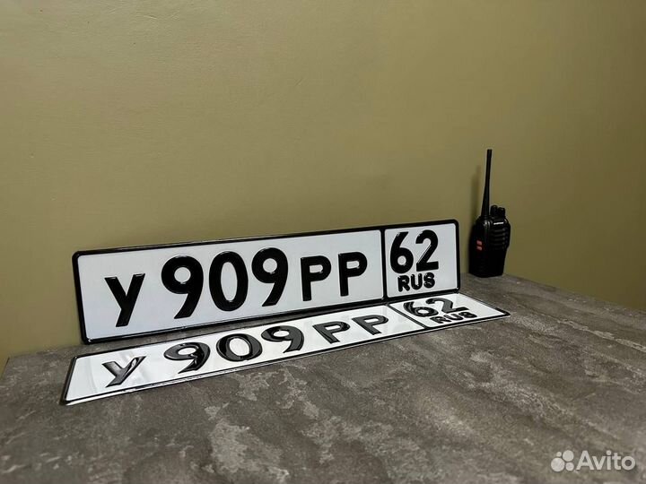 Автомобильный номер жирным шрифтом