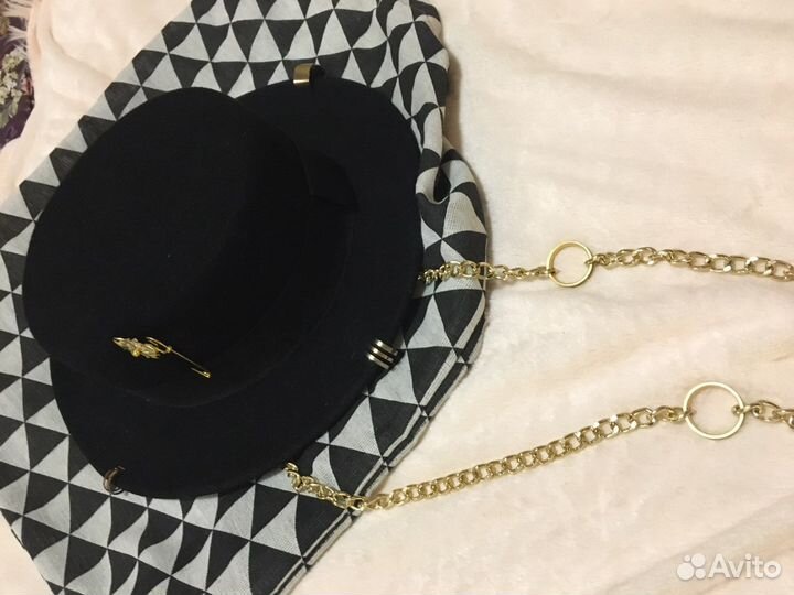 Стильная шляпа из шерсти