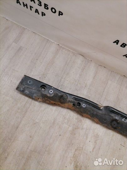 Рамка радиатора нижняя передняя Nissan Note E11