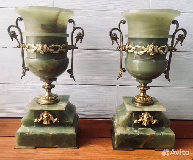 Старинные вазы из оникса