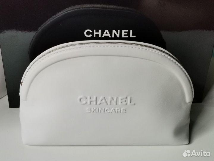 Белая кожаная косметичка Chanel