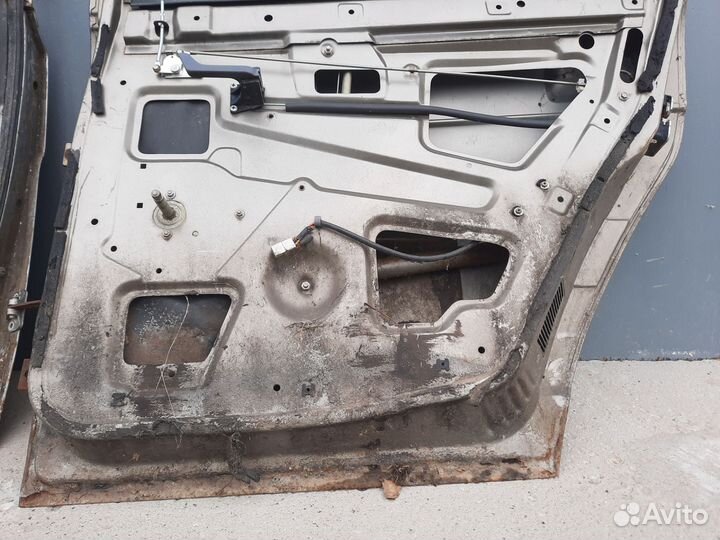 Дверь на ваз 099 - 09 на волгу 31105