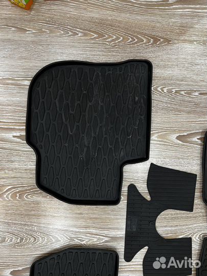 Автомобильные коврики резиновые и ворсовые polo