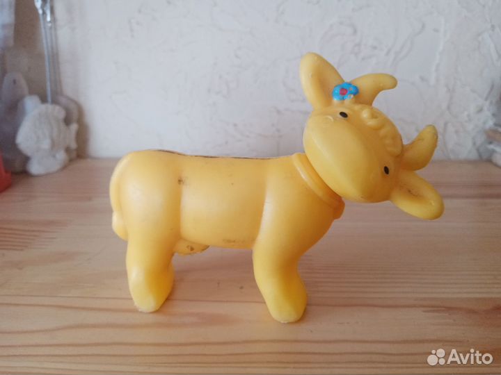 Корова, коровка СССР пластмассовая, дутыш СССР