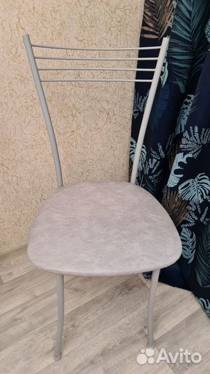 Мягкий стул со спинкой