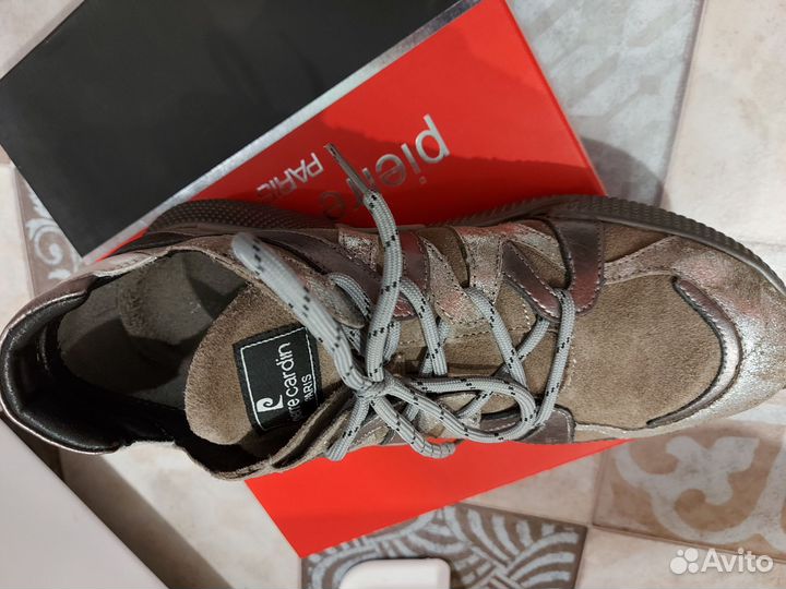 Кроссовки женские натуральные 40 размер