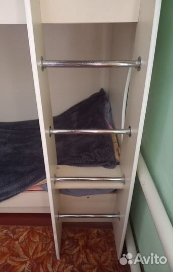 Детская кровать двухъярусная с лестницей