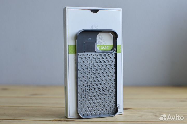 Металлические защитные чехлы для iPhone 15