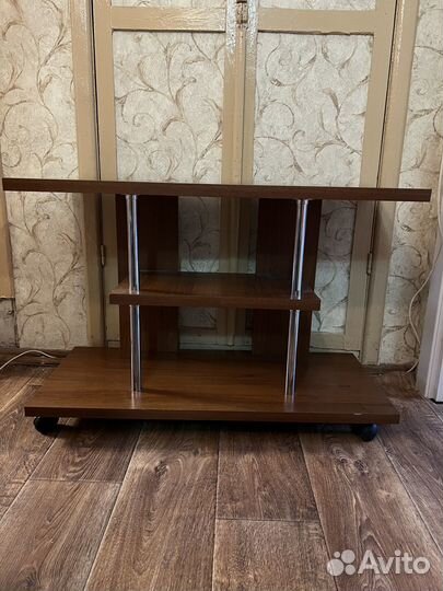 Продаю тумбу под телевизор - стол на колесах