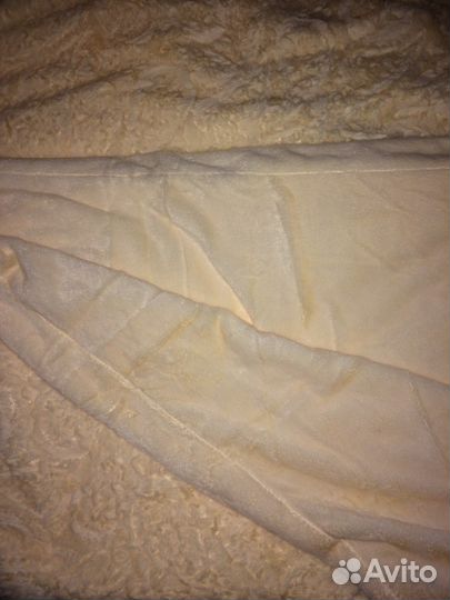 Шикарное покрывало цвета сливочного масла