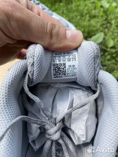 Кроссовки Adidas Yeezy boost 700 v2