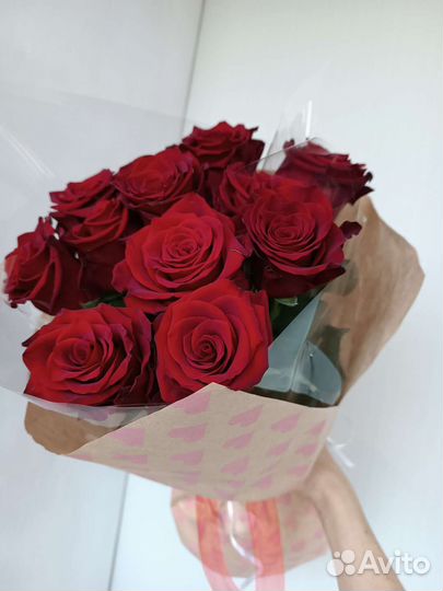 15 красных Роз в крафте