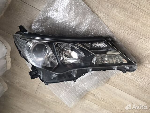 Фара правая Toyota Rav 4