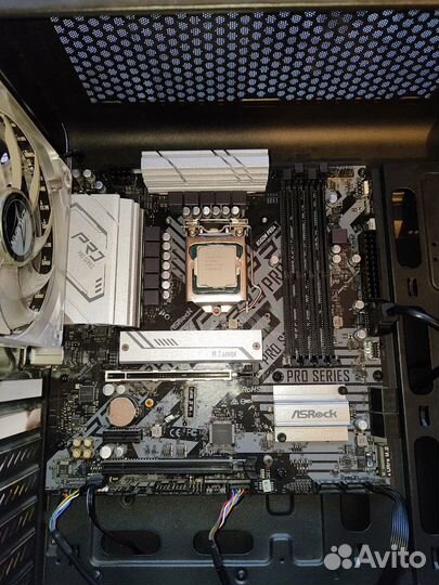 Продам i3-10105f+b560m+16gb ddr4