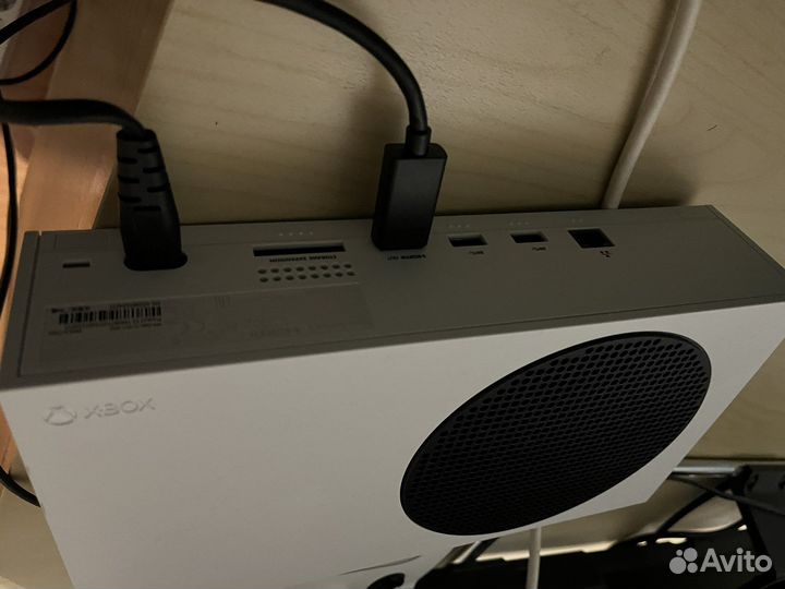 Xbox series s с геймпадом и с подпиской