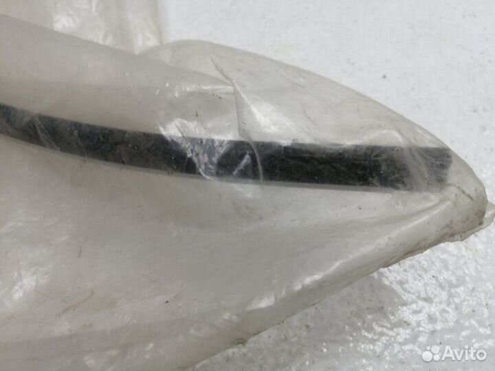 Молдинг лобового стекла Opel Corsa D