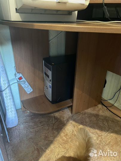 Компьютерный стол