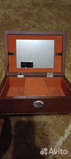 Шкатулка для украшений с зеркалом и фоторамкой