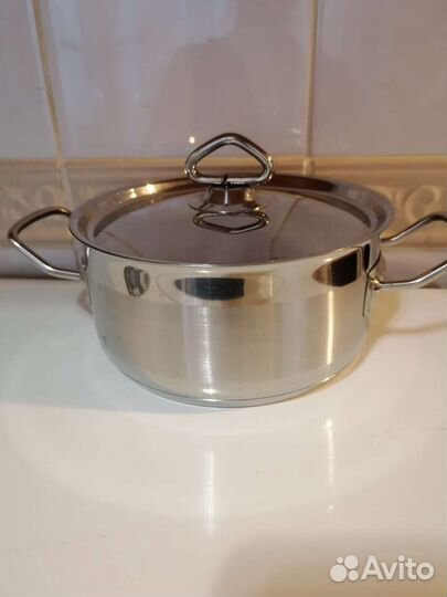 Кастрюля из нержавейки новая