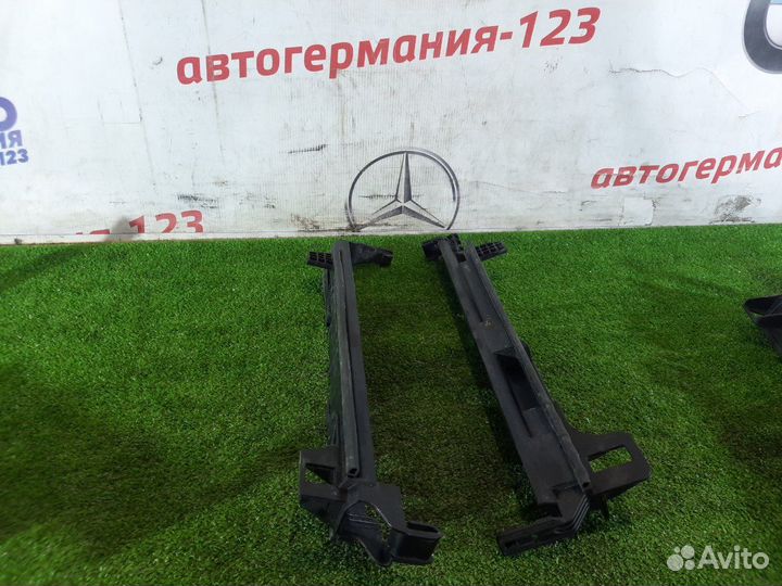 Кронштейн радиатора Mercedes C200 W204 271.860