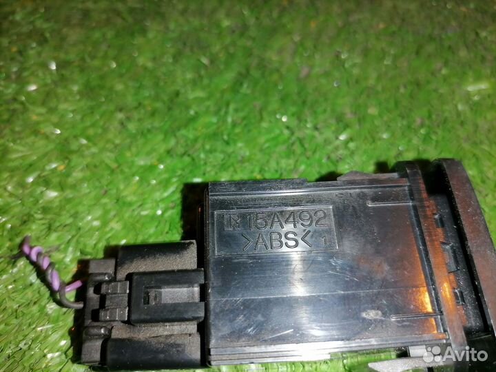 Кнопка открывания бензобака 84841-48010 Toyota Cro