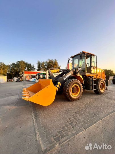 Фронтальный погрузчик XCMG LW330RU, 2023