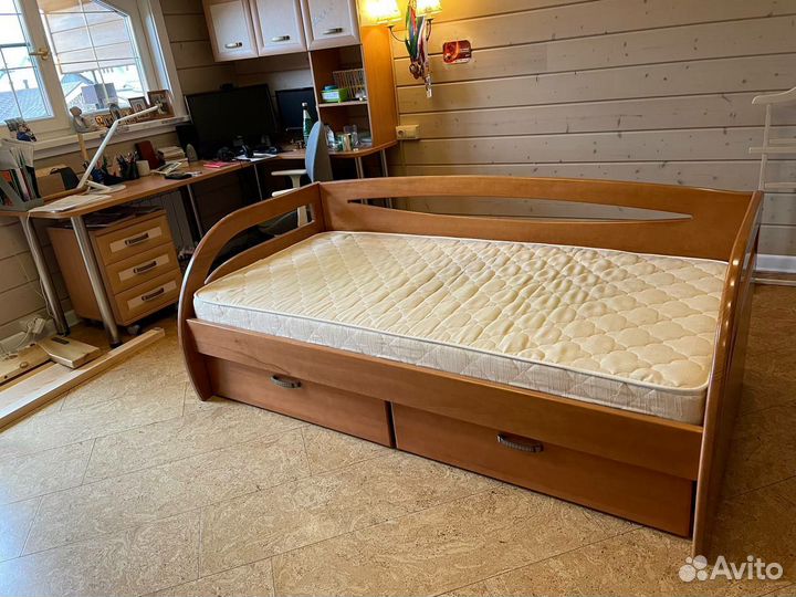 Кровать из массива дерева (бук)